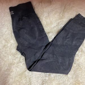 Pink workout leggings . brand new . Gray butt enhancer .